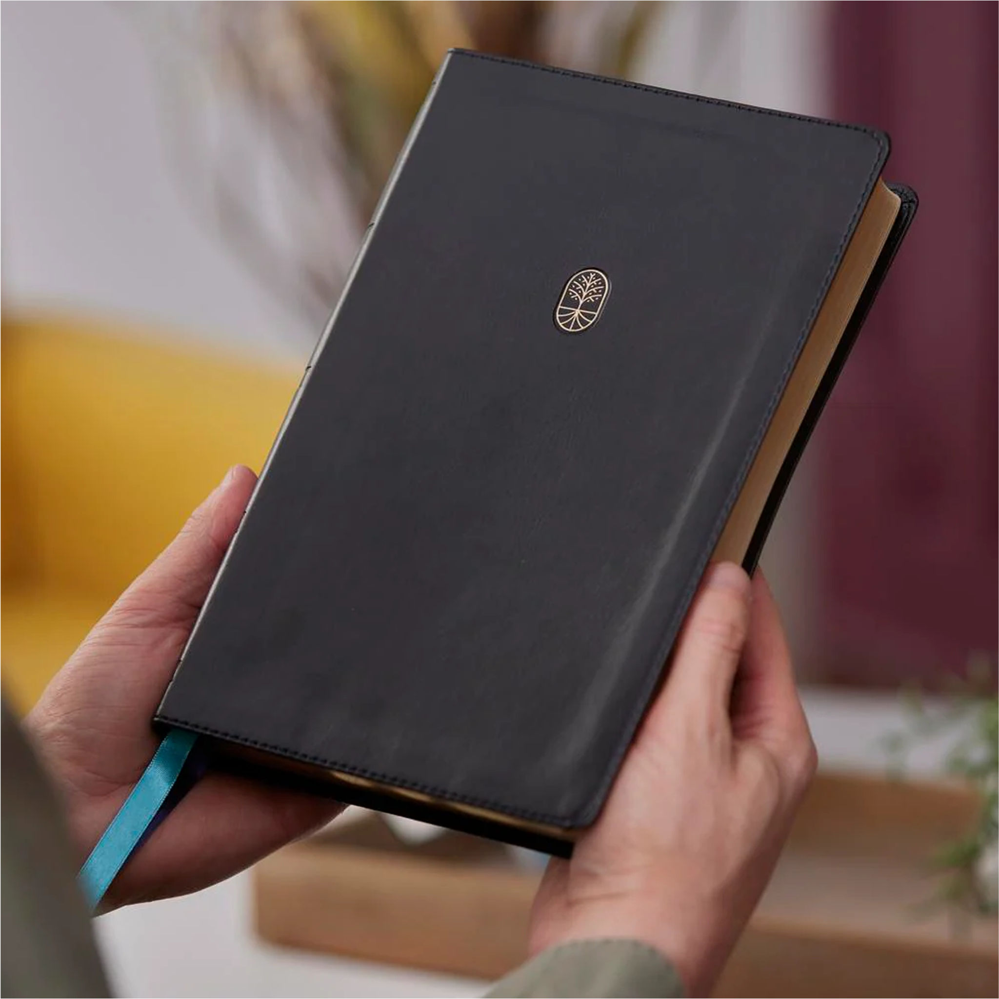 Encountering God Study Bible: Insights from Blackaby Ministries on Living Our Faith (Leathersoft)