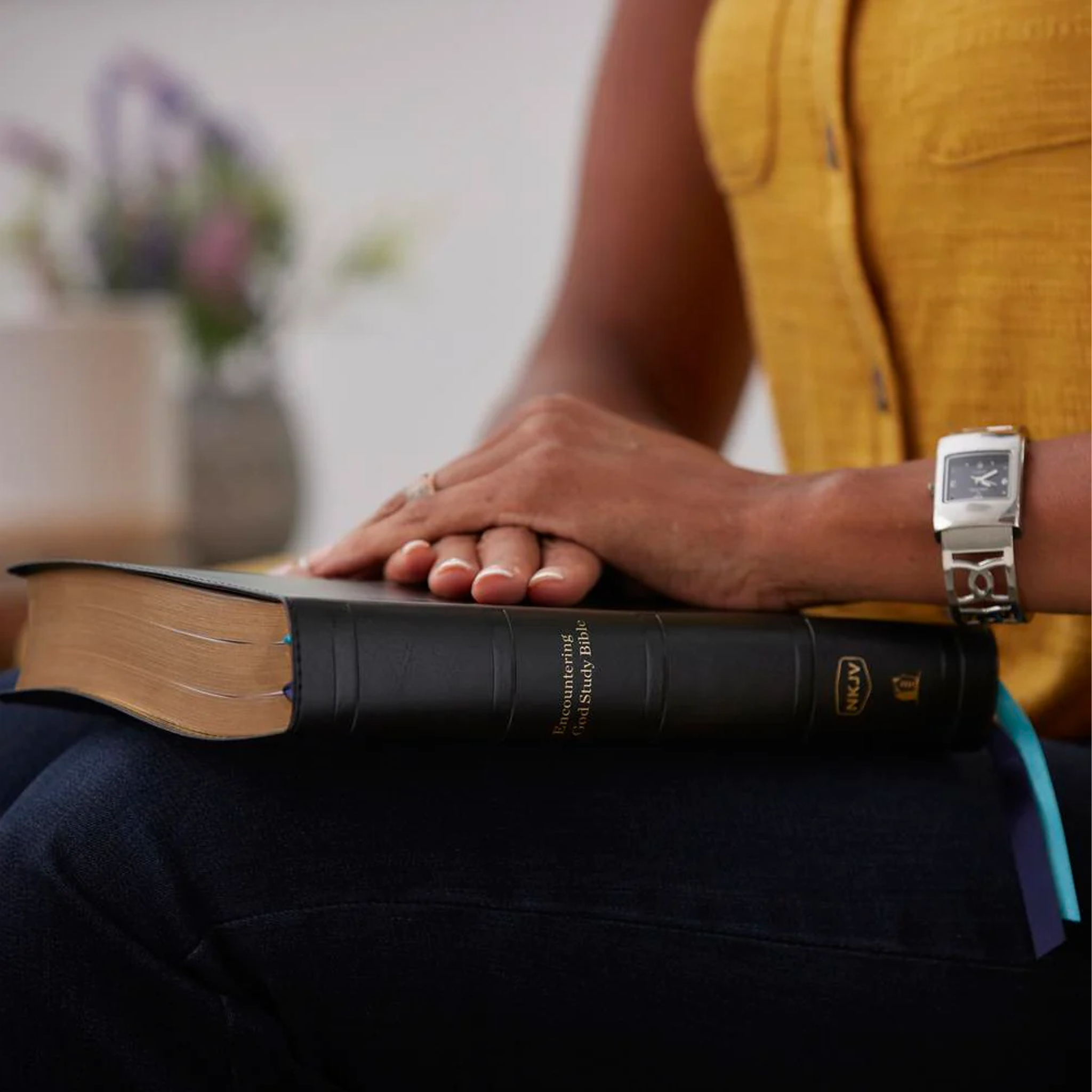 Encountering God Study Bible: Insights from Blackaby Ministries on Living Our Faith (Leathersoft)