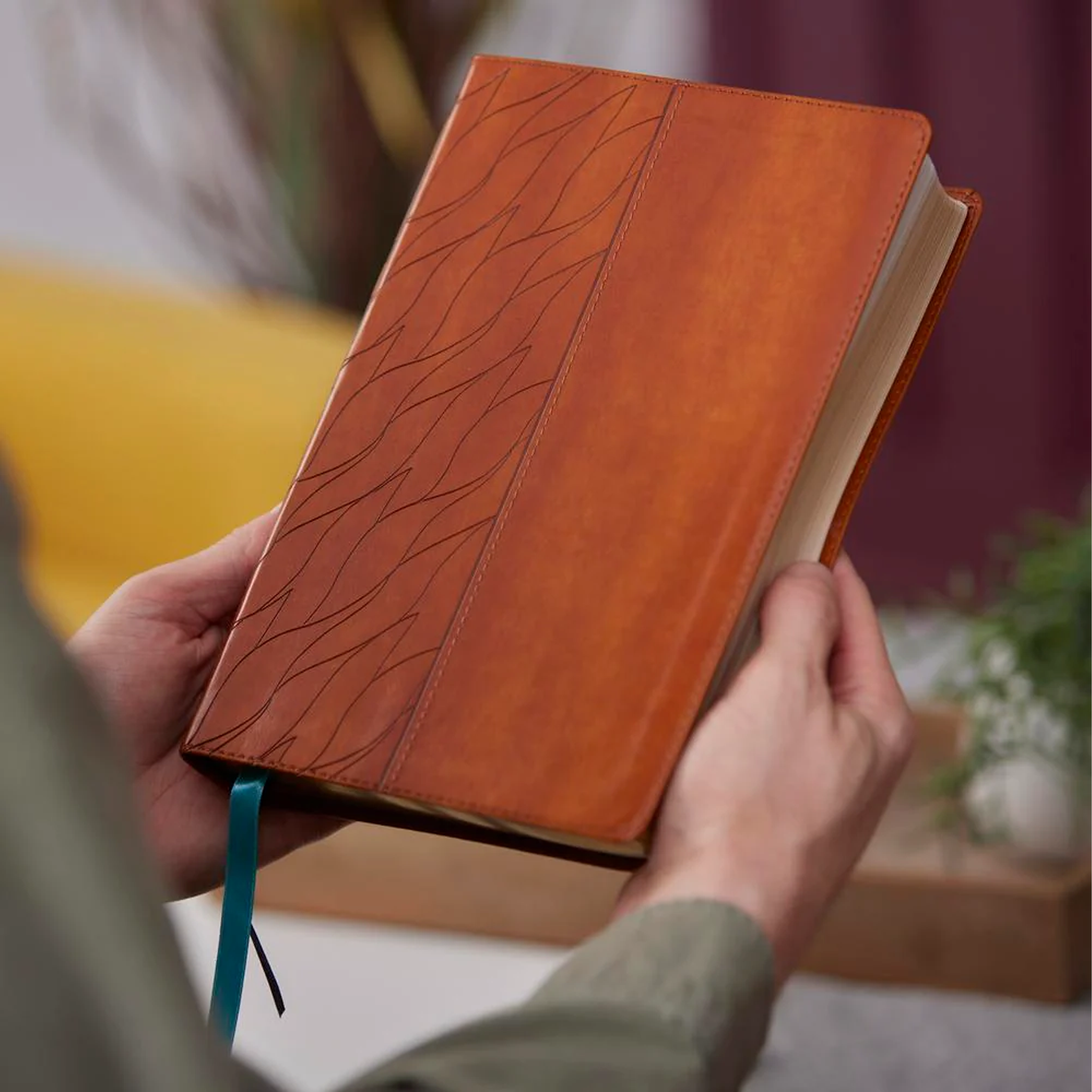 Encountering God Study Bible: Insights from Blackaby Ministries on Living Our Faith (Leathersoft)