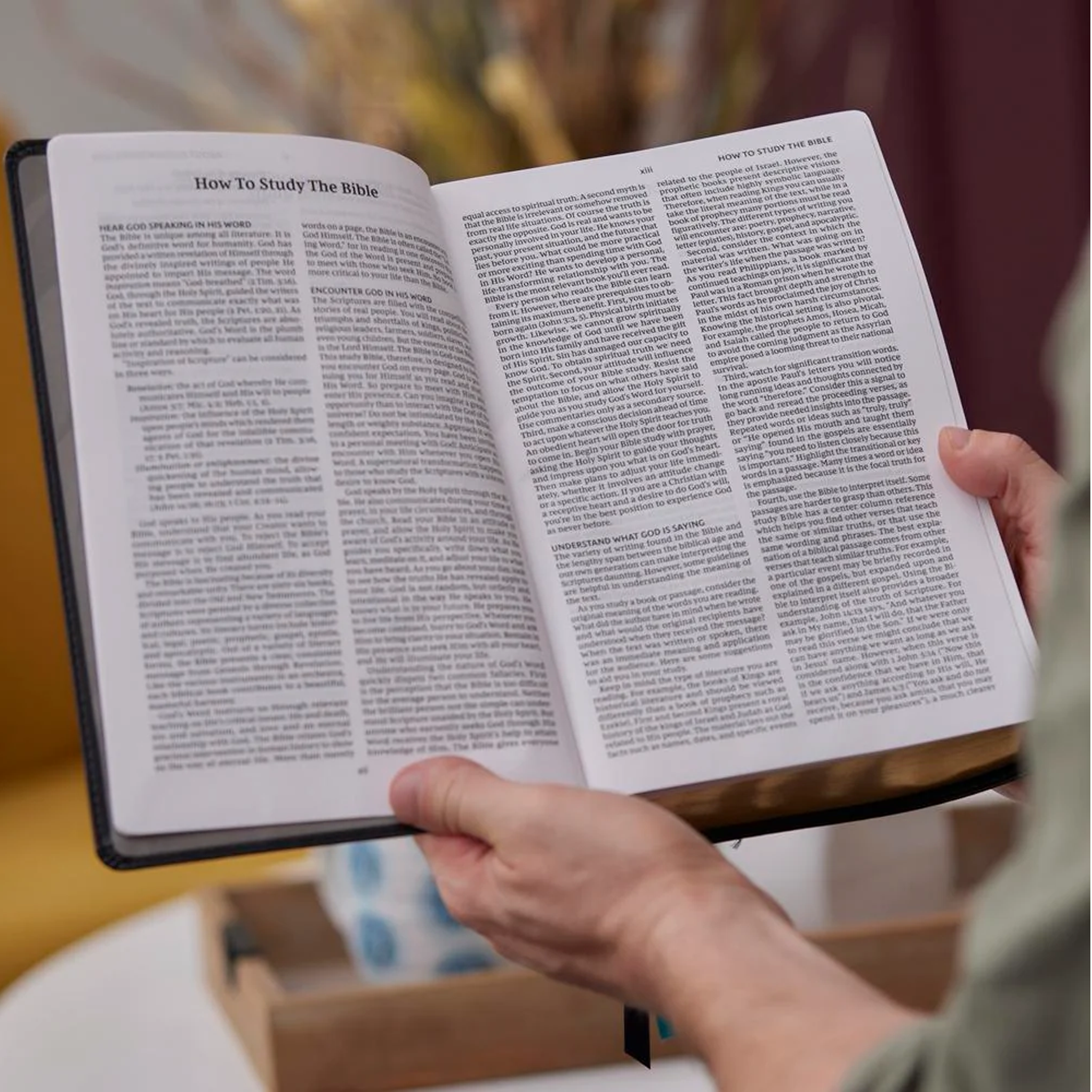 Encountering God Study Bible: Insights from Blackaby Ministries on Living Our Faith (Hardcover)